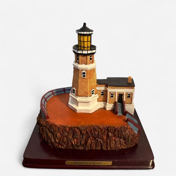 Oneida Studios Lighthouse Point Collection 1998 Split Rock, MN Vintage decor - Picture 1 of 7
